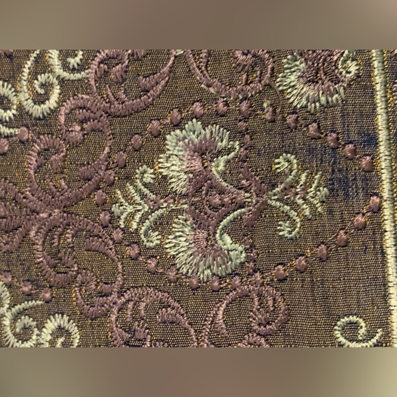 KNCollection Embroided Blouse - Picture 4 of 6